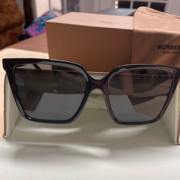 Authentic Black Burberry sunglasses. 57mm - Picture 1 of 4
